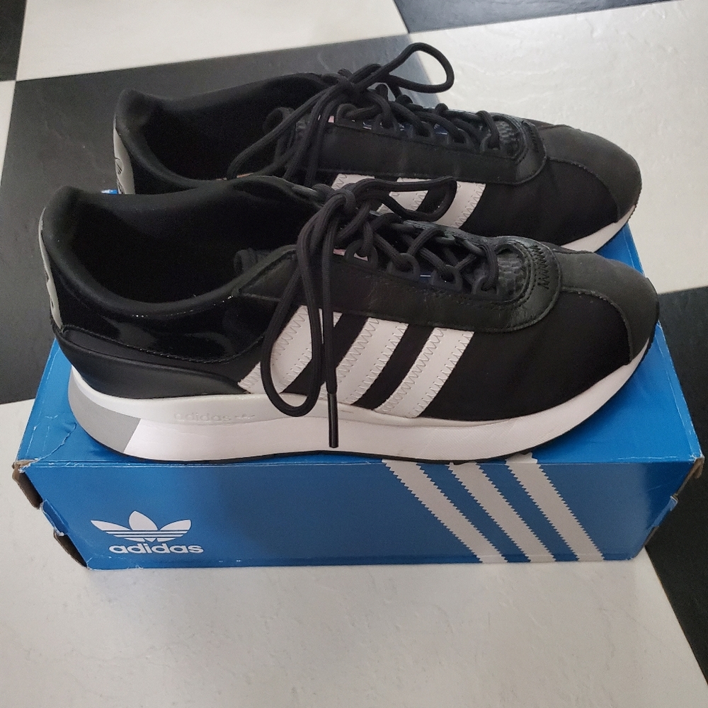 Adidas St Andridge size 9 black sneakers